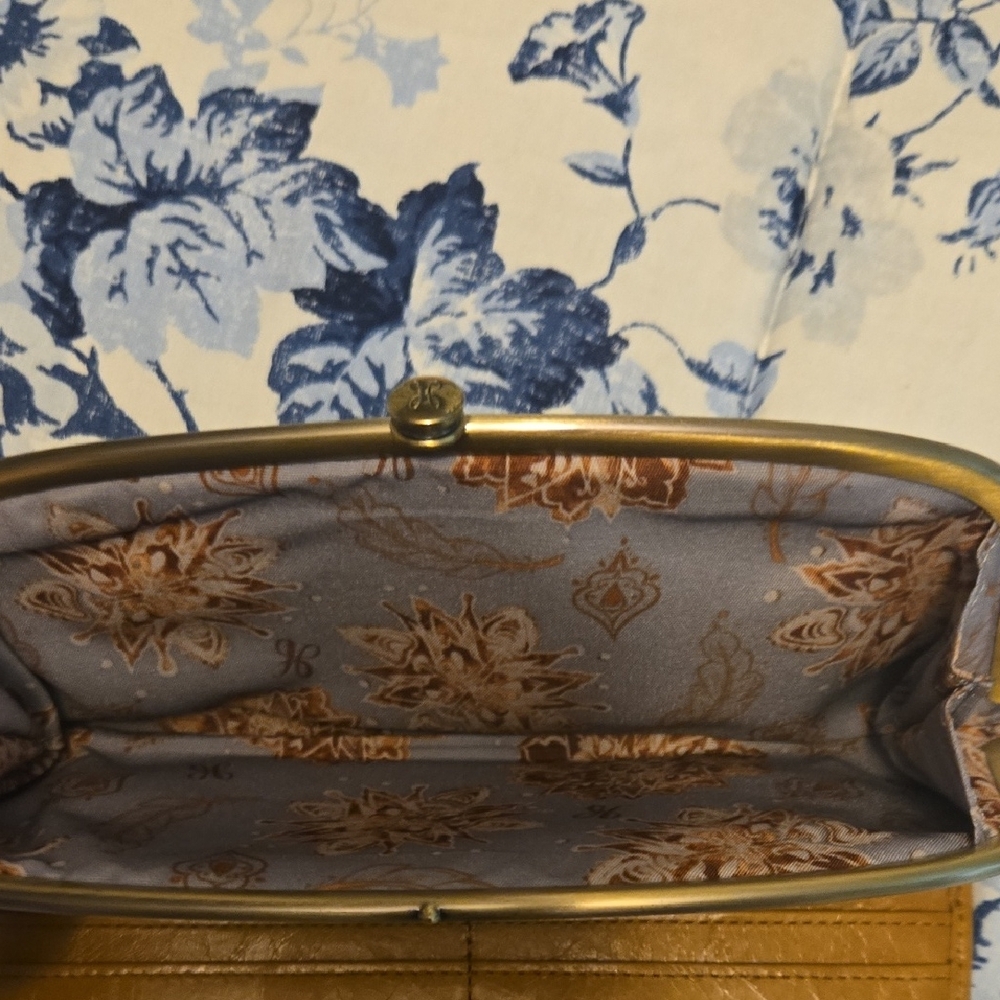 HOBO Elegant Tan Leather Clutch - Picture 3 of 3
